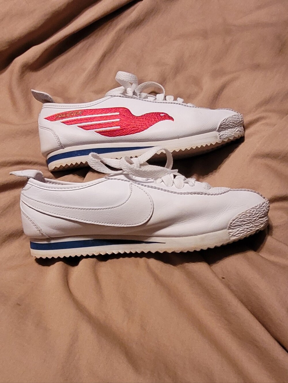 Nike Women’s White Sneakers with Red Eagle Accent and Blue Trim - Picture 3 of 8